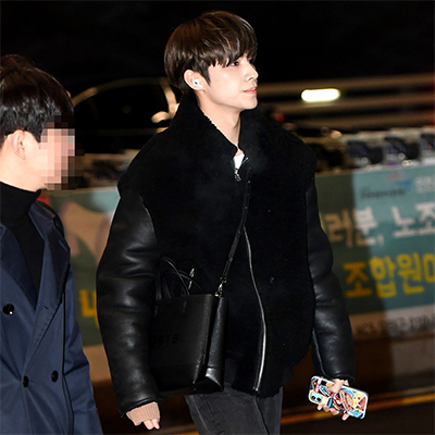 BBYB 웨이션브이 샤오쥔 공항패션 착용 가방 (비비와이비 브루니백)