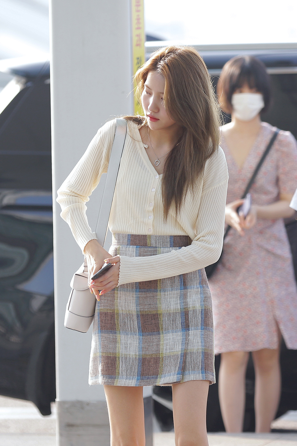 BBYB 여자친구 소원 공항패션 착용 가방 (비비와이비 틴디백)